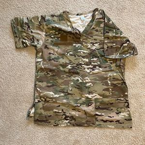 Multicam medical 3 pocket (+ pen pockets) scrub top - new without tags - large